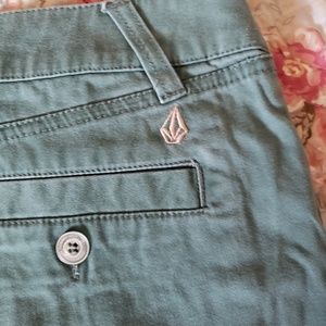 Volcom Shorts - Volcom Size 3 shorts Volcom Shorts - Volcom Size 3 shorts